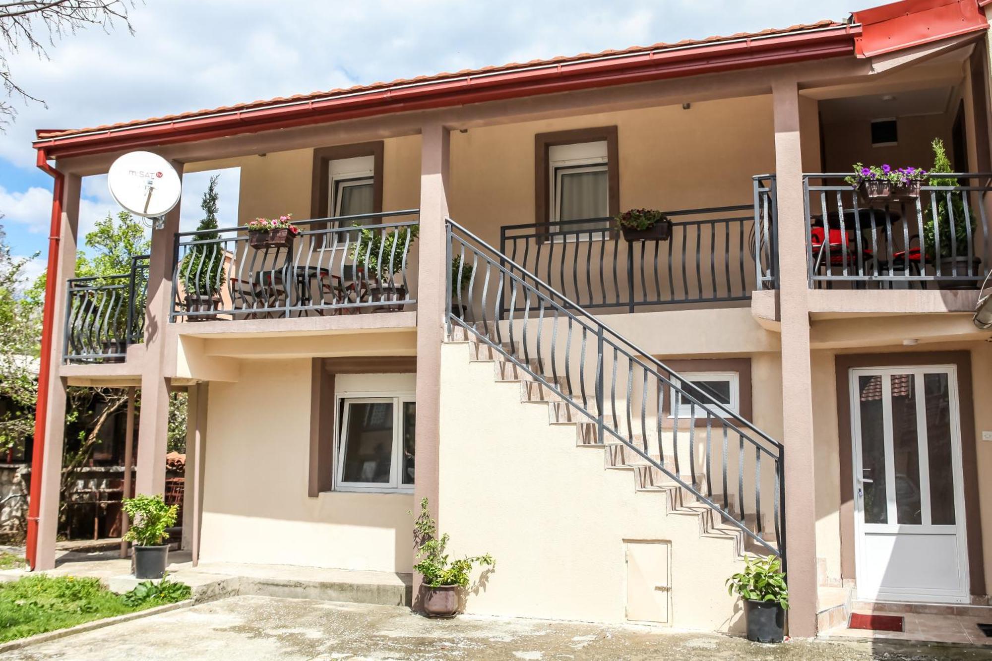 Apartman Kaca 采蒂涅 外观 照片
