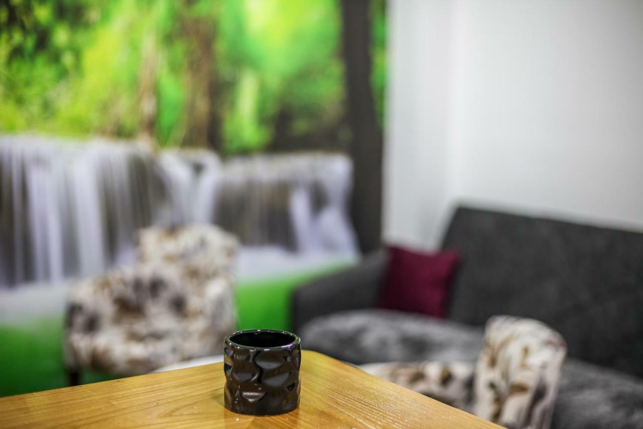 Apartman Kaca 采蒂涅 外观 照片